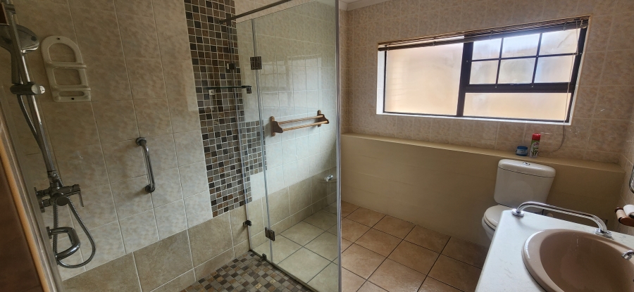 5 Bedroom Property for Sale in Dana Bay Western Cape